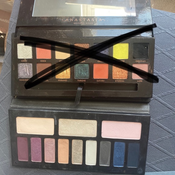 Unlisted makeup - Picture 2 of 4